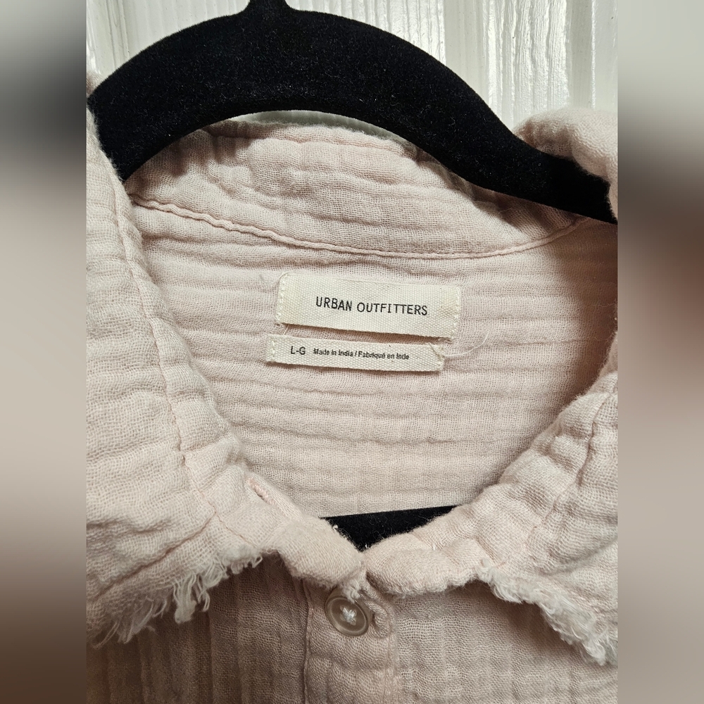 Urban Outfitters Pink Cotton Button-Up Blouse Long Sleeve Distressed Hem Size L - Picture 3 of 12